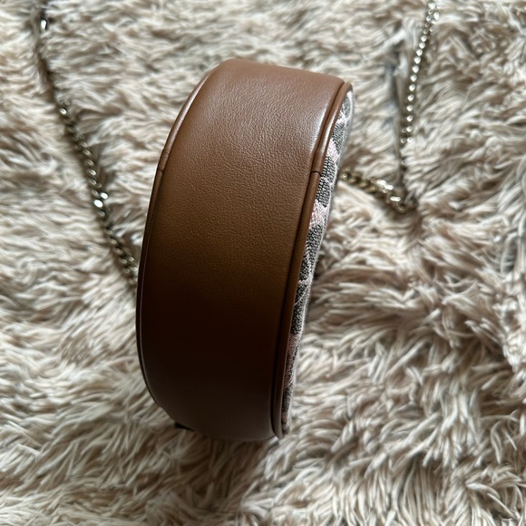 Kate Spade Spade Flower Round Crossbody Bag in Pink and Brown - Picture 6 of 8